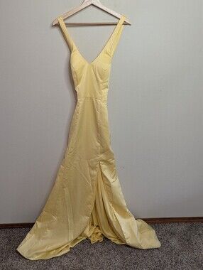 NWT Kanali K Yellow Satin Formal Gown Size 8 Mermaid Train V-Neck Pockets Prom